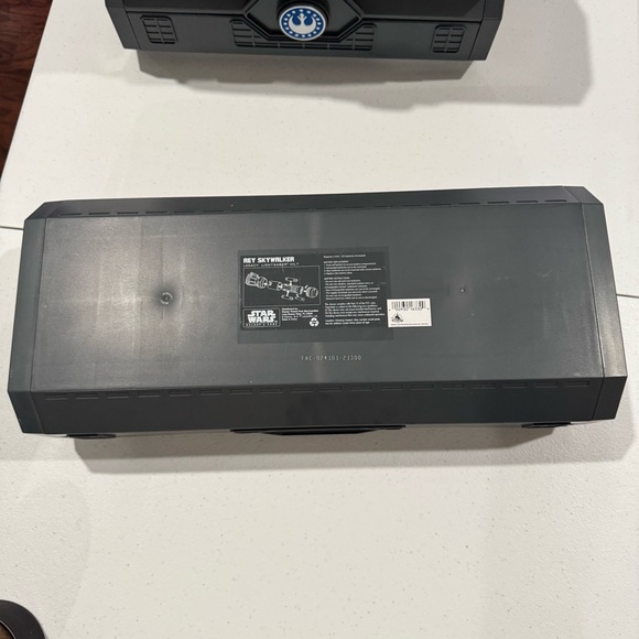 Rey Skywalker Legacy LIGHTSABER Hilt - Star Wars: Galaxy's Edge - Picture 16 of 17